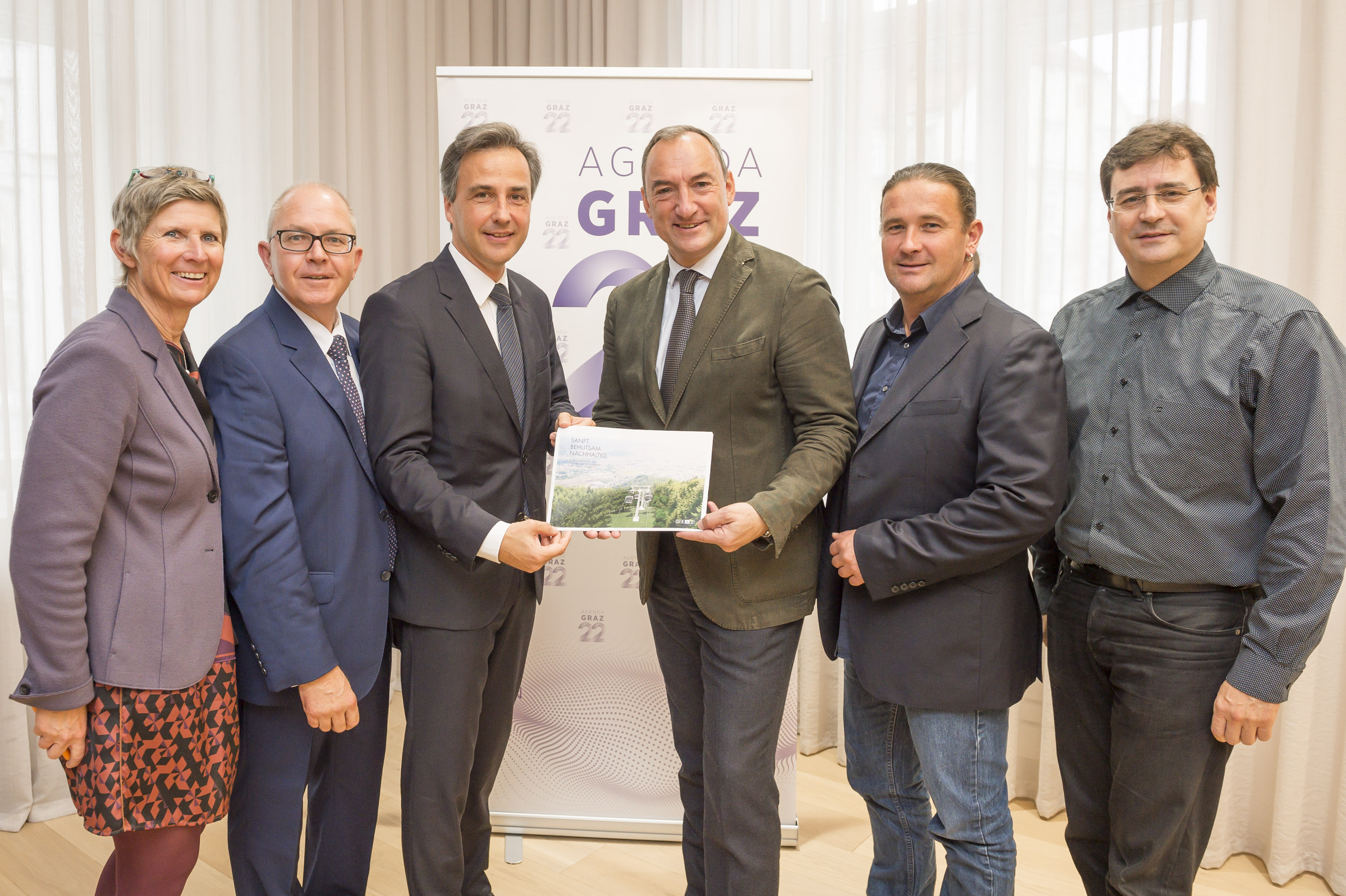 v.l.: Holding Vorständin Barbara Muhr, Holding Freizeit-Geschäftsführer Michael Krainer, Bürgermeister Siegfried Nagl, Vizebürgermeister Mario Eustacchio, Thaler Bürgermeister Matthias Brunner und Robert Hagenhofer, Bezirksvorsteher Eggenberg © Stadt Graz/Fischer v.l.: Holding Vorständin Barbara Muhr, Holding Freizeit-Geschäftsführer Michael Krainer, Bürgermeister Siegfried Nagl, Vizebürgermeister Mario Eustacchio, Thaler Bürgermeister Matthias Brunner und Robert Hagenhofer, Bezirksvorsteher Eggenberg © Stadt Graz/Fischer